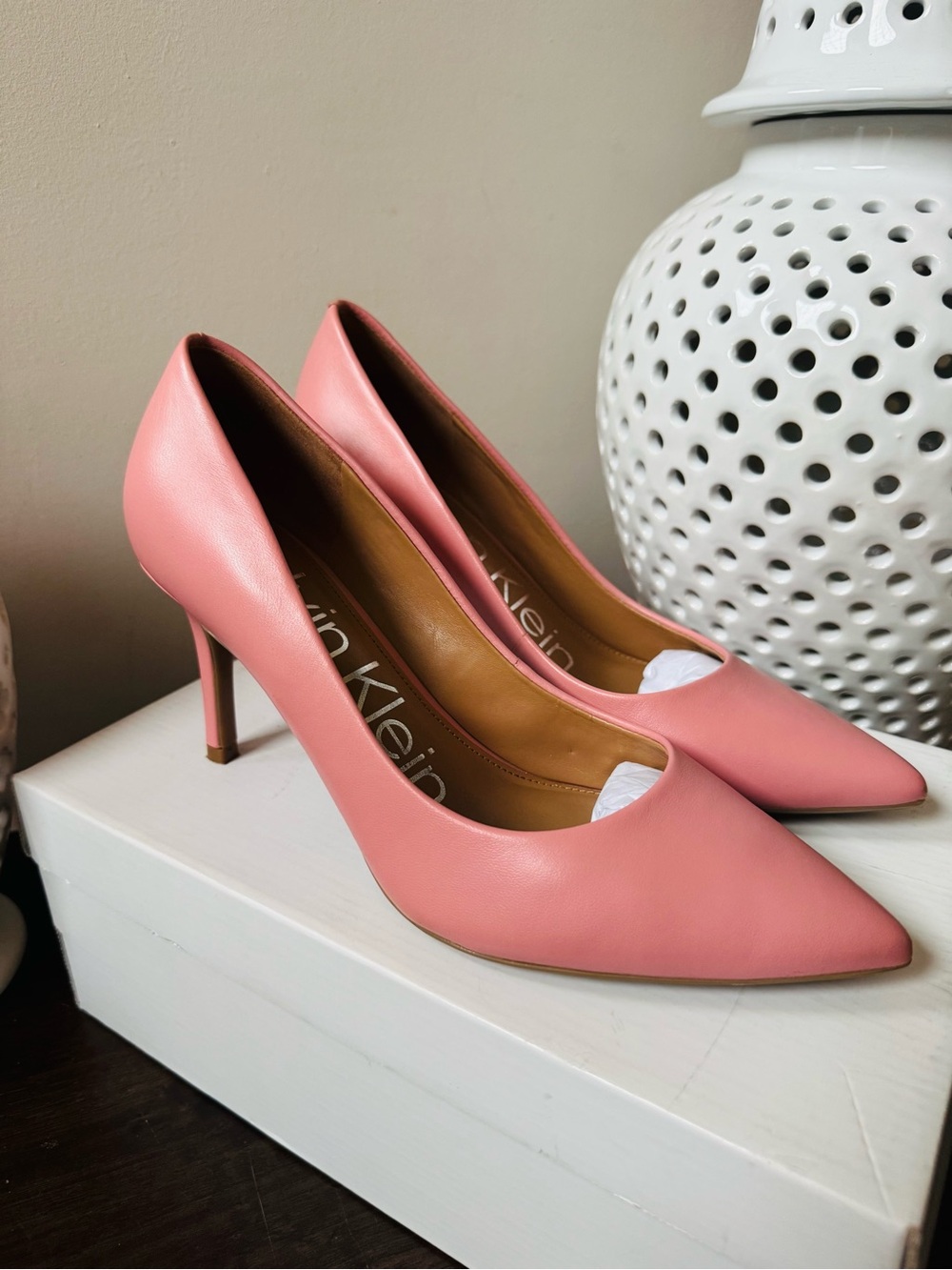 Calvin Klein Coral Pink Pointed-Toe Leather Pumps used once excellent condition